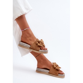Chanclas Aflia con plataforma y lazo de mujer en color camel marrón 9