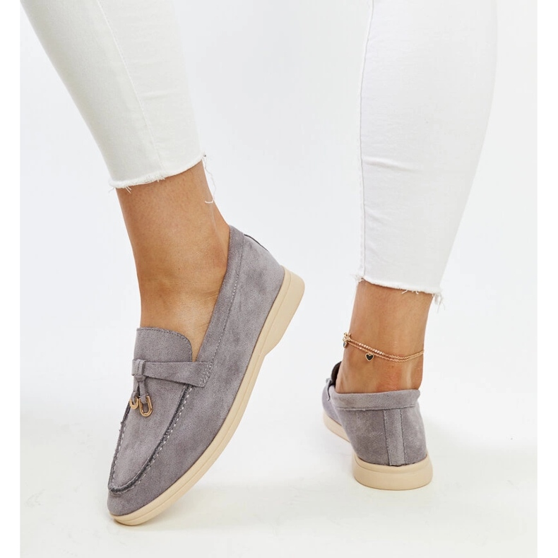 Mocasines grises con colgante de metal de Fiorano 1 Mocasines grises con colgante de metal de Fiorano 1