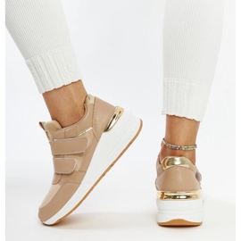 Zapatillas con cuña marrones y cierre de velcro de Orly marrón 3