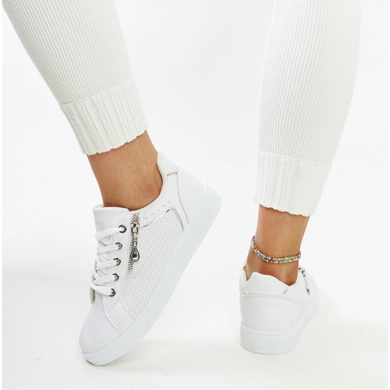 Deportivas blancas decoradas con perforación Chiusi. blanco 1