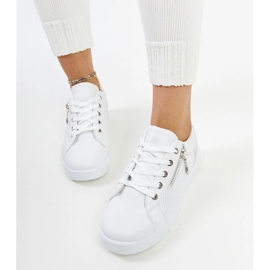Deportivas blancas decoradas con perforación Chiusi. blanco 2