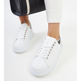 Deportivas blancas con aplicación Meriana negra. blanco 2