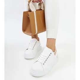 Deportivas blancas con aplicación Meriana dorada. blanco 2 Deportivas blancas con aplicación Meriana dorada. blanco 2