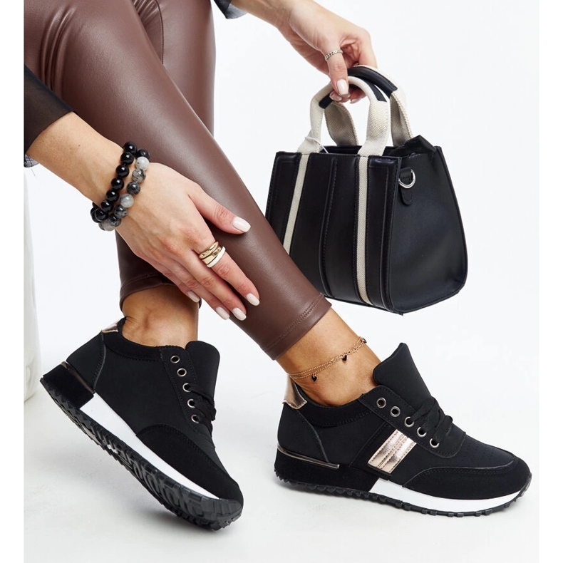 Zapatillas negras con plataforma de goma Nihad. negro 1