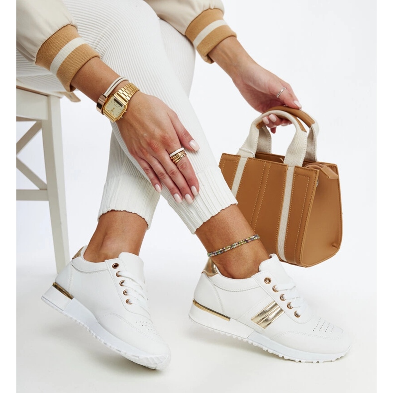 Zapatillas blancas y doradas con plataforma de goma Nihad. blanco 1