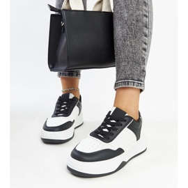 Zapatillas blancas y negras con suela gruesa Rumai. blanco 2