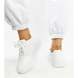 Zapatillas blancas con suela gruesa de Rafida. blanco 4