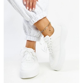 Zapatillas blancas con suela gruesa de Rafida. blanco 5