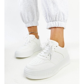 Zapatillas blancas con suela gruesa de Rafida. blanco 3