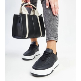 Zapatillas negras con suela gruesa de Rafida. negro 2