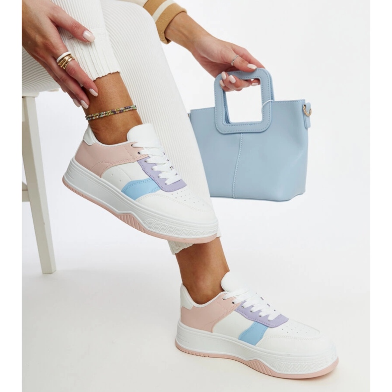 Zapatillas blancas y rosas con suela Rafida más gruesa. 1