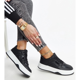 Zapatillas negras con suela Intis más gruesa. negro 2