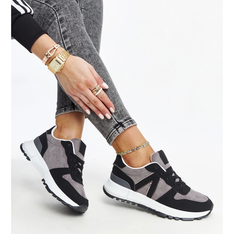 Zapatillas negras y grises con plataforma Sanela. negro 1