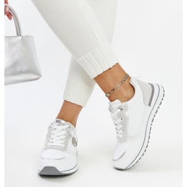 Zapatillas con plataforma en blanco y gris de Sinika 2