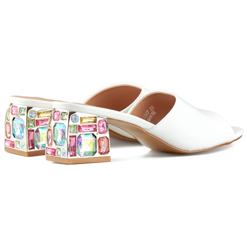 Chanclas de mujer blancas con tacón bajo y cristales blanco 1 Chanclas de mujer blancas con tacón bajo y cristales blanco 1