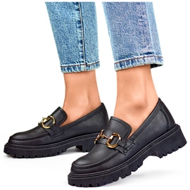 Mocasines de mujer negros con decoración dorada. 3