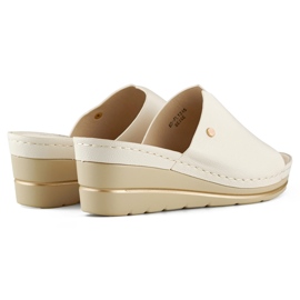 Sandalias cuña mujer cómodas beige 1 Sandalias cuña mujer cómodas beige 1