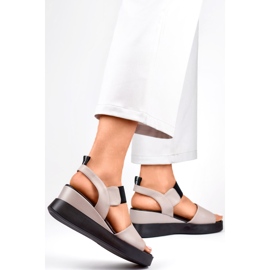 Sandalias de mujer de piel con cuña y elástico beige 2