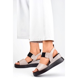 Sandalias de mujer de piel con cuña y elástico beige 4