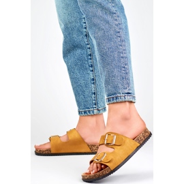 Pantuflas mujer color caramelo con dos hebillas marrón 4