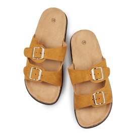 Pantuflas mujer color caramelo con dos hebillas marrón 1