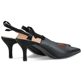 Elegantes tacones negros con tacón abierto. 1