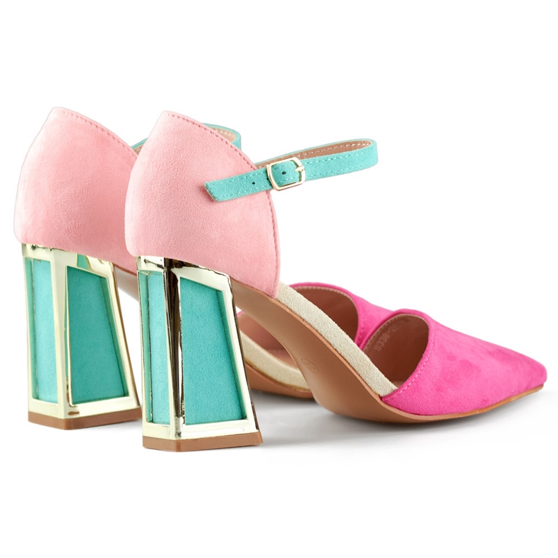 Elegantes zapatos de tacón abiertos de color rosa primaveral con un elegante tacón alto. 1