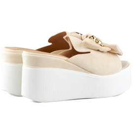 Zapatillas de casa de mujer beige con osito y lazo en la cuña 1