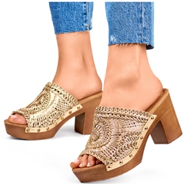 Zapatillas de mujer de encaje dorado con tacón alto y suela imitando madera 3