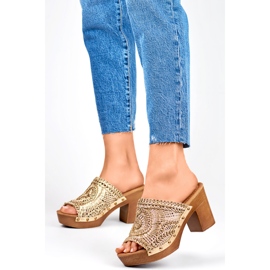 Zapatillas de mujer de encaje dorado con tacón alto y suela imitando madera 4