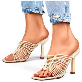 Zapatillas de tacón alto, elegantes y flexibles. Zapatillas de mujer con tacón alto, color beige. 3