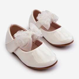 Bailarinas infantiles de charol con velcro y lazo blanco Olessa 4