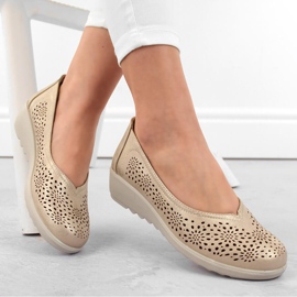Zapato slip-on de mujer con cuña dorada calada Potocki 90300 dorado 1