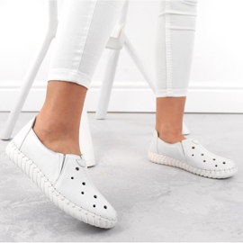 Zapato slip-on mujer piel calado blanco Artiker 54C0560 2