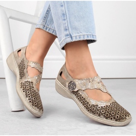 Zapatos mujer cómodos piel calada con velcro metalizado Rieker 413G4-90 beige 10