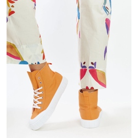 Zapatillas altas naranjas de Vinka 3