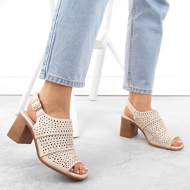 Sandalias de mujer tacón entero calado beige Sergio Leone SK565 2