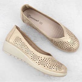 Zapato slip-on de mujer con cuña dorada calada Potocki 90300 dorado 7