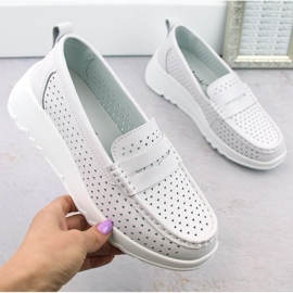 Zapatos cómodos de mujer en piel calada blanco S.Barski LR509 1