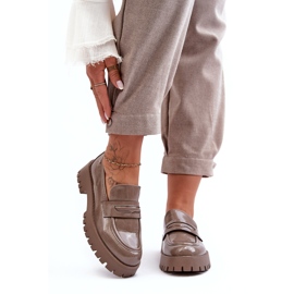 Diamantique Mocasines de charol beige con tacón plano 1