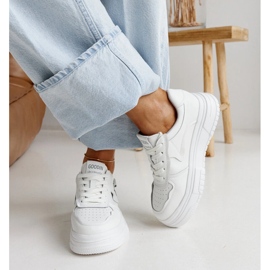 Zapatillas Aria de piel blanca con suela gruesa. blanco 3
