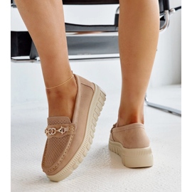 Zapatos de piel beige con hebilla decorativa de Taija. 4