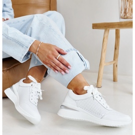 Zapatillas deportivas de piel blanca. blanco 1