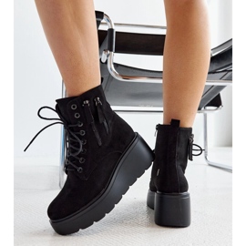 Botas con cuña de ante con aislamiento negras de Safiya negro 4