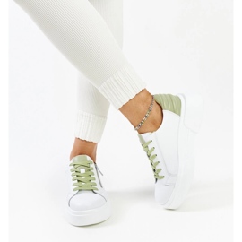 Zapatillas Atyaf de piel en blanco y verde. 2 Zapatillas Atyaf de piel en blanco y verde. 2
