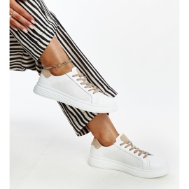 Zapatos de piel blancos y beige. 1