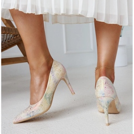 Tacones altos metalizados dorados con plantilla Gantier de piel. 3