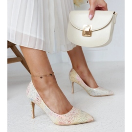 Tacones altos metalizados dorados con plantilla Gantier de piel. 4