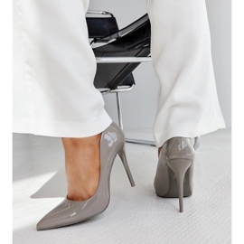 Stilettos de charol gris oscuro con aplicación de piel Jadoin 4