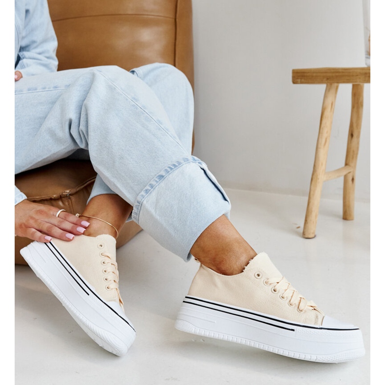 Zapatillas beige claro con suela gruesa Bahira. 1